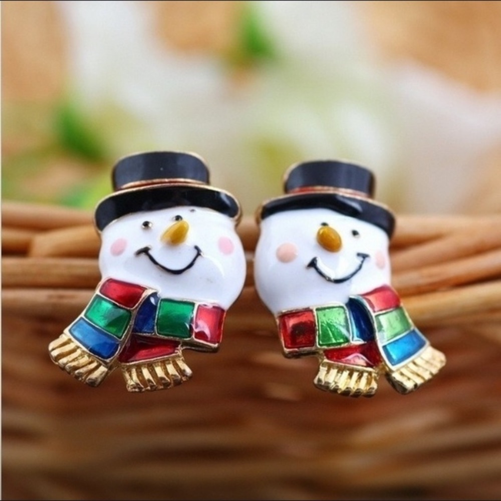 Adorable Snowman Earrings - Pierced - Post